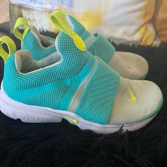 Nike - Picture 2 of 4